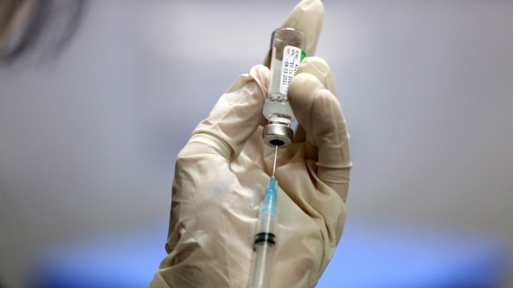 Δημοσκόπηση: To 40% των ανεμβολίαστων λέει πως δεν θα κάνει «ποτέ» το εμβόλιο