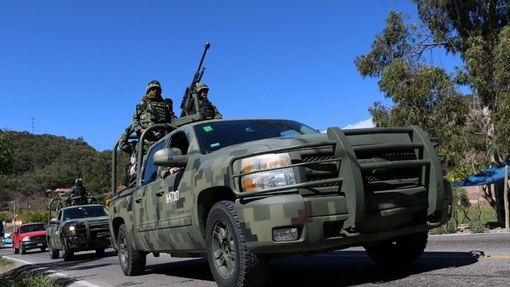 Μεξικό: Τουλάχιστον 18 νεκροί από πόλεμο μεταξύ καρτέλ - Βρέθηκαν κρεμασμένα από γέφυρα πτώματα αστυνομικών (vid)