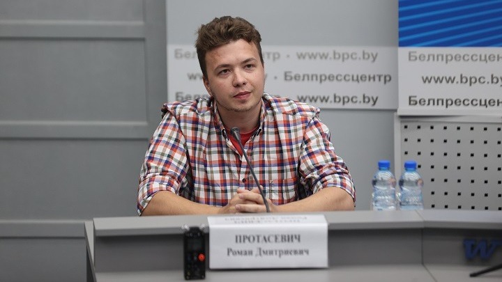 Αιφνιδιαστική εμφάνιση Προτάσεβιτς σε συνέντευξη Τύπου στο Μινσκ - Αποχώρησαν δημοσιογράφοι του BBC θεωρόντας πως εξαναγκάστηκε