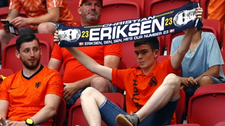 EURO 2020: Ολλανδοί φίλαθλοι στο πλευρό του Κρίστιαν Έρικσεν