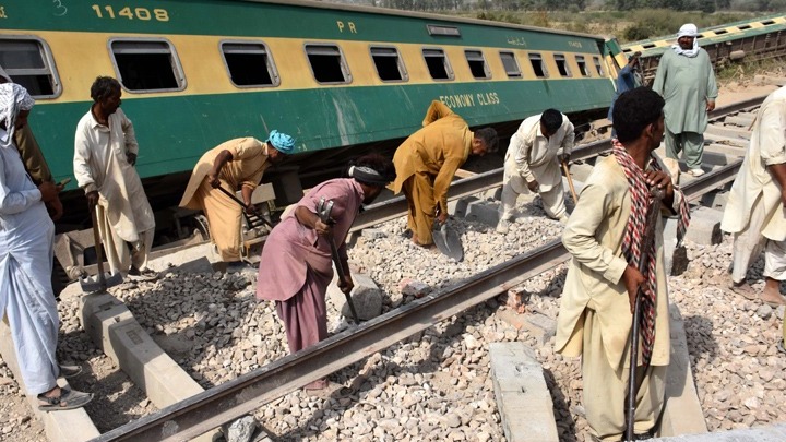 Πακιστάν: Τουλάχιστον 30 νεκροί, πολλοί τραυματίες σε σύγκρουση τρένων