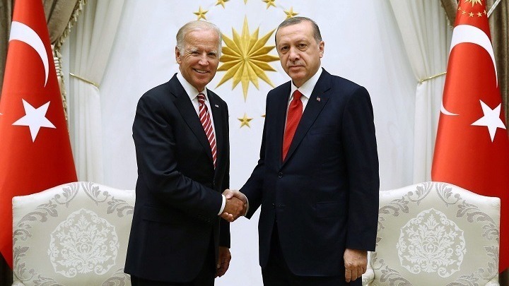 Σύνοδος κορυφής ΝΑΤΟ: Πού δεν τα βρίσκουν Μπάιντεν-Ερντογάν