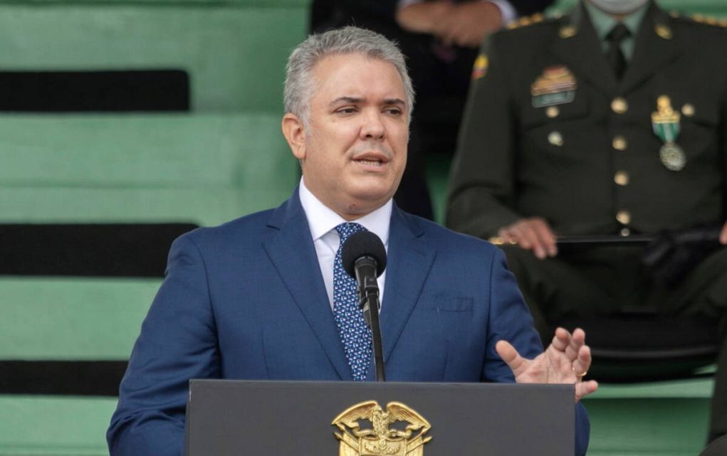 Κολομβία: Πυροβόλησαν το ελικόπτερο στο οποίο επέβαινε ο πρόεδρος της χώρας, Ιβάν Ντούκε (pic)