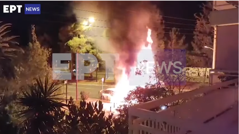 Καβούρι - Τροχαίο: Παρανάλωμα του πυρός έπειτα από το ατύχημα - Δείτε το βίντεο