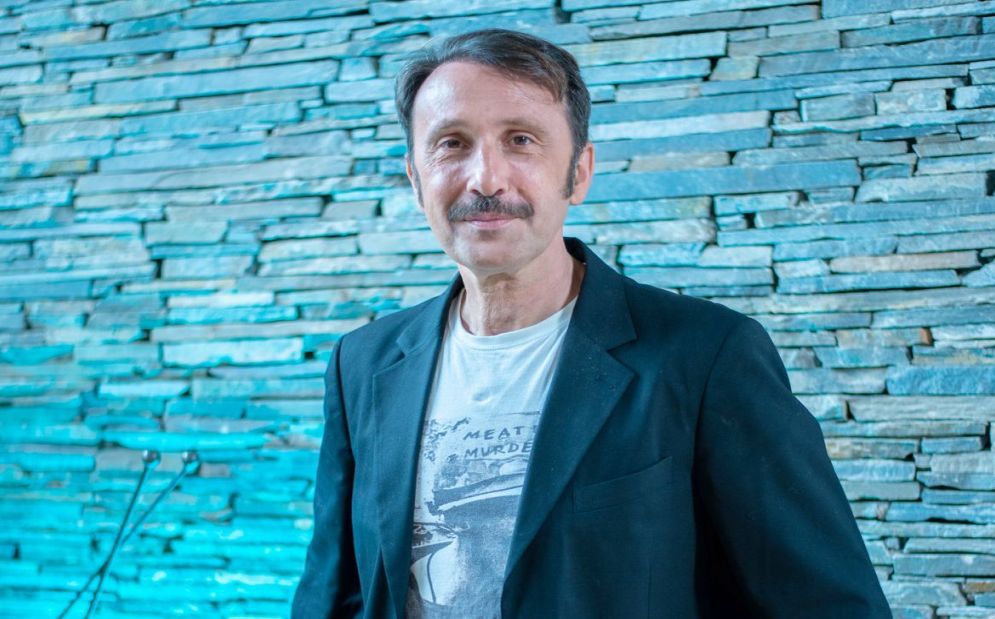 Ρένος Χαραλαμπίδης: “Να ανεχτώ ένα παλιάνθρωπο στο θέατρο γιατί είναι μεγάλος καλλιτέχνης”