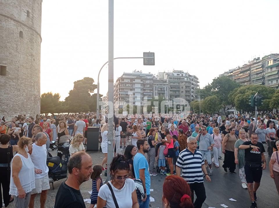 Θεσσαλονίκη: Πορεία κατά του εμβολίου στο κέντρο της πόλης (pics & vids)
