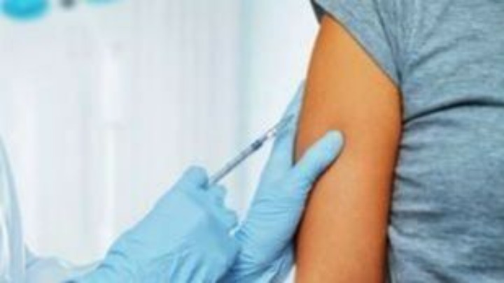 Σχεδόν 8 στους 10 νέους που εμβολιάστηκαν αξιοποίησαν την ψηφιακή χρεωστική κάρτα των 150 ευρώ