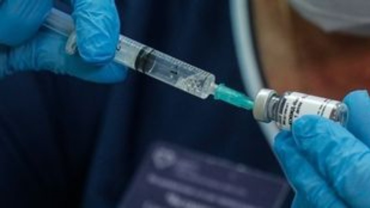 Ούρσουλα Φον Ντερ Λάιεν: 70% των πολιτών της ΕΕ έχουν κάνει τουλάχιστον μια δόση εμβολίου (vid)