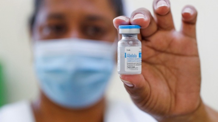 Ιράν: Ξεκινάει να παράγει κουβανικά εμβόλια κατά της Covid-19