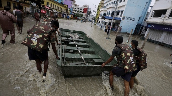 Ινδία: Τουλάχιστον 11 νεκροί από καταρρακτώδεις βροχές - Ο απολογισμός των θυμάτων του μουσώνα αυξάνεται