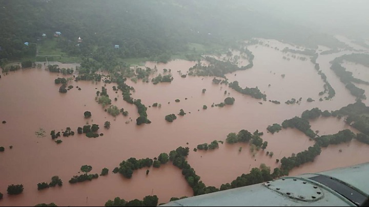 Ινδία: Τουλάχιστον 112 νεκροί από τις πλημμύρες