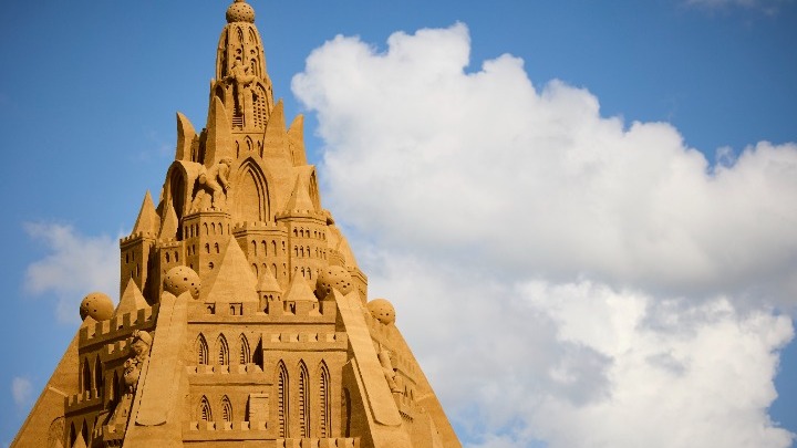 Δανία: Εντυπωσιάζει το ψηλότερο κάστρο από άμμο στον κόσμο (vid)