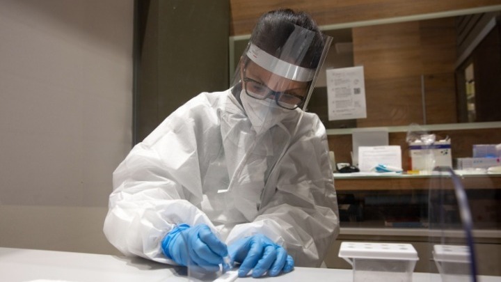 Εντοπίστηκαν πλαστά εργαστηριακά τεστ κορονοϊού - Την υπόθεση ερευνούν οι αρχές