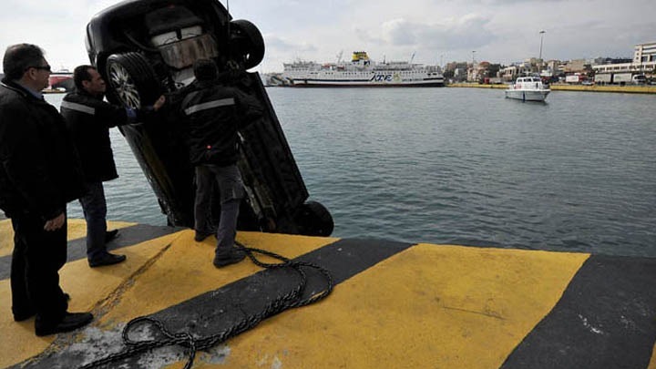 Νεκρός ανασύρθηκε 51χρονος από την προβλήτα της Ιτέας - Είχε πέσει με το αυτοκίνητό του στη θάλασσα