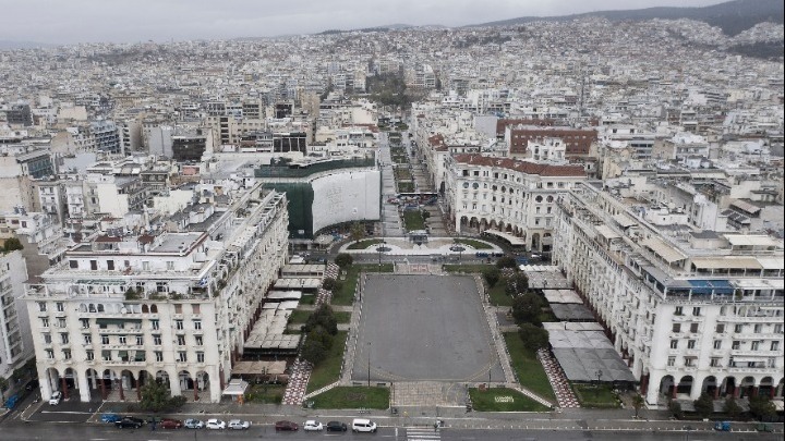 Θεσσαλονίκη - ΔΕΘ: Γέμισε με σημαίες της Ελληνικής Επανάστασης