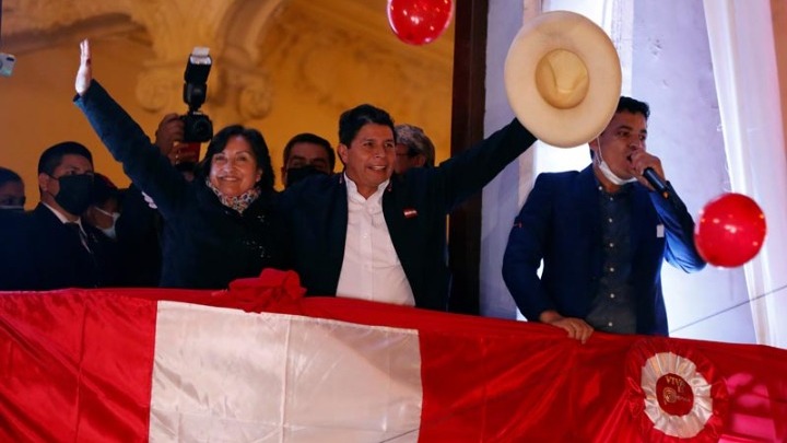 Περού: Πρόεδρος ο σοσιαλιστής Καστίγιο - Eπικράτησε με μόλις 44.263 ψήφους διαφορά από τη δεξιά Φουχιμόριn ( vid)