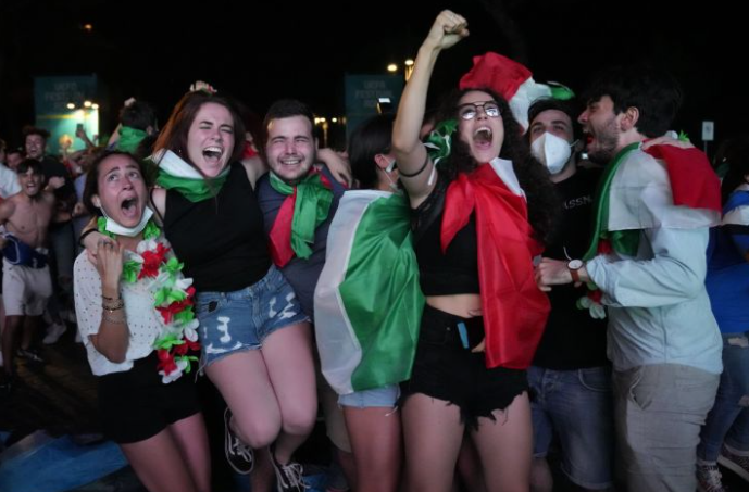 Η Ιταλία στην κορυφή της Ευρώπης: Φιέστα σε όλη την ιταλική επικράτεια (Vid)