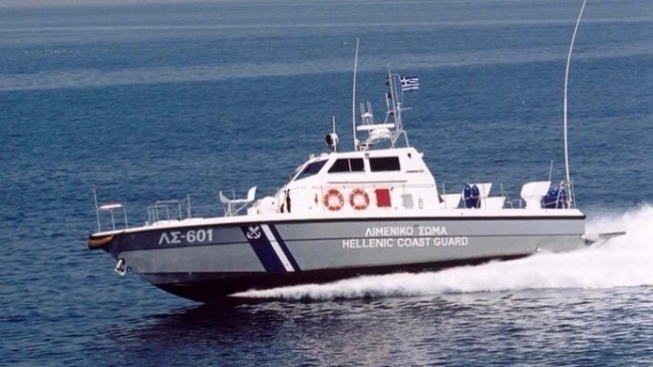 Θρίλερ στη Λέσβο: Αγνοούνται τρεις άνθρωποι μετά από ναυάγιο ανοιχτά του νησιού