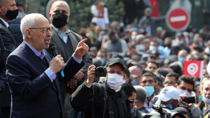 Πρόεδρος Τυνησίας: Εγώ θα ορίσω νέο πρωθυπουργό - «Πετροπόλεμος» έξω από τη Βουλή
