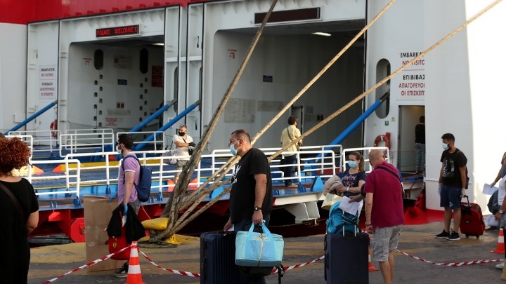 Υπ. Ναυτιλίας: Οι προϋποθέσεις για επιστροφή με πλοίο από τα νησιά