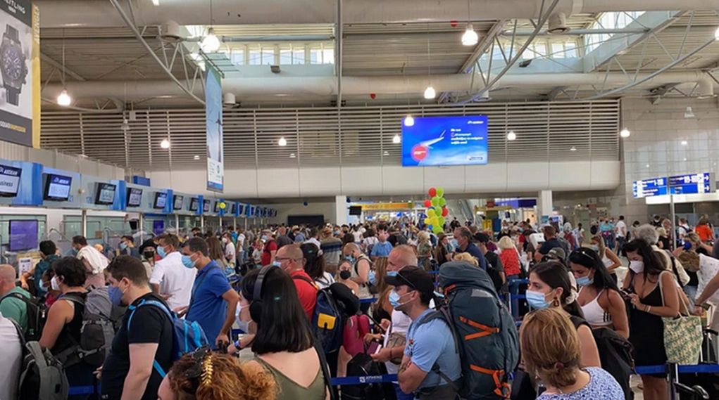 Συνωστισμός στο «Ελ. Βενιζέλος»: Μία ώρα η παράδωση αποσκευών- Καθυστερήσεις στις πτήσεις
