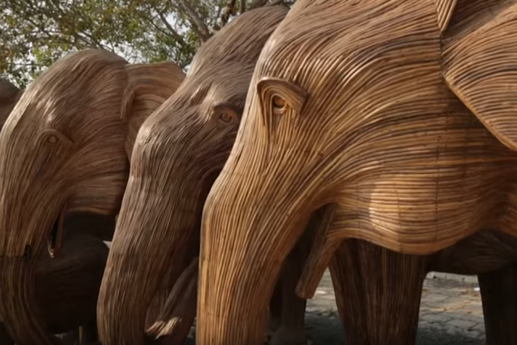 Γέμισαν ελέφαντες τα πάρκα του Λονδίνου - Eυφάνταστο project μη κερδοσκοπικών οργανισμών