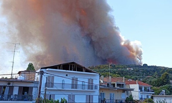 Αχαΐα: Κάηκαν πάνω από 20 σπίτια