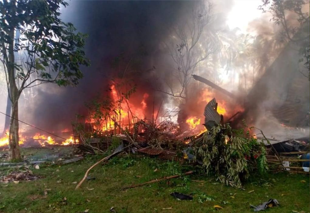 Φιλιππίνες: Τουλάχιστον 17 οι νεκροί από την συντριβή του στρατιωτικού αεροσκάφους - 40 οι διασωθέντες
