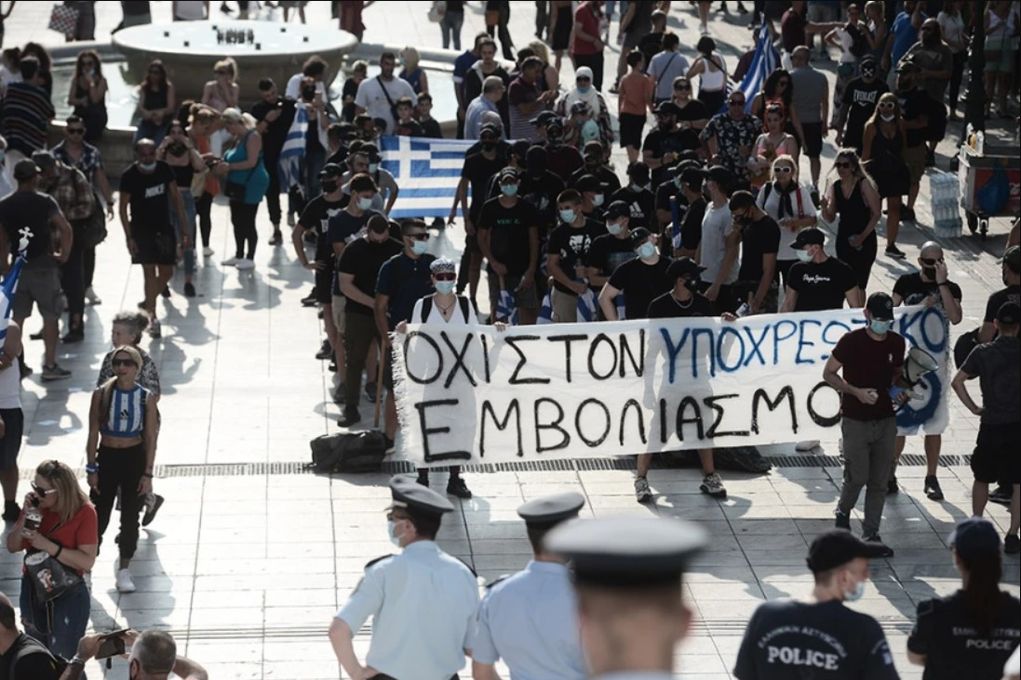 Τάγματα εφόδου στην πορεία αντιεμβολιαστών στην Αθήνα (pics)