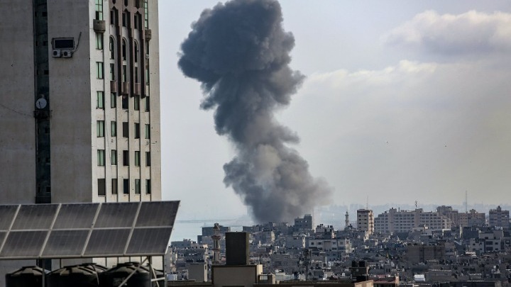 Ισραήλ: Αεροπορικά πλήγματα στη Γάζα μετά τη χρήση εμπρηστικών μπαλονιών από τον παλαιστινιακό θύλακα