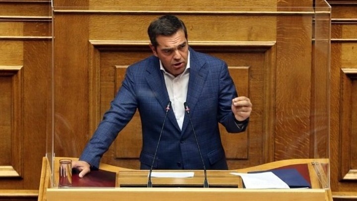 Στην Βουλή για την επικουρική ασφάλιση μιλάει αυτήν την ώρα ο Αλέξης Τσίπρας ο οποίος εξαπολύει τις κατηγορίες του προς την ΝΔ και τον κ. Χατζηδάκη.