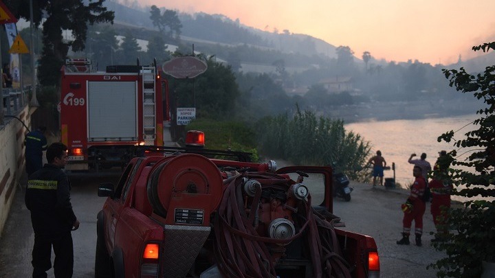 Δήμαρχος Αιγιάλειας στο ΑΠΕ-ΜΠΕ: Δίνουν μάχη οι πυροσβεστικές δυνάμεις στην Ζήρια