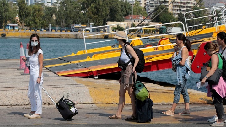 Φωτιά στην Εύβοια: Δωρεάν μετακινήσεις από τα λιμάνια Αιδηψού και Αγιόκαμπου