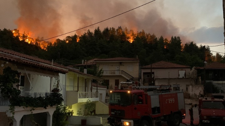 Εύβοια: Από χωριό σε χωριό οι φλόγες
