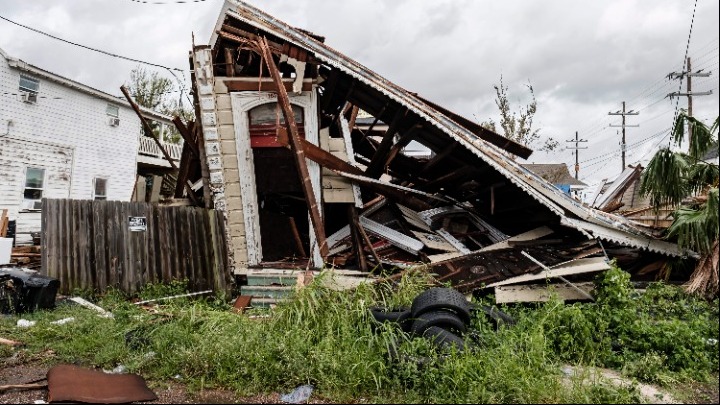 ΗΠΑ: Ένας νεκρός από το τυφώνα Άιντα (vid)