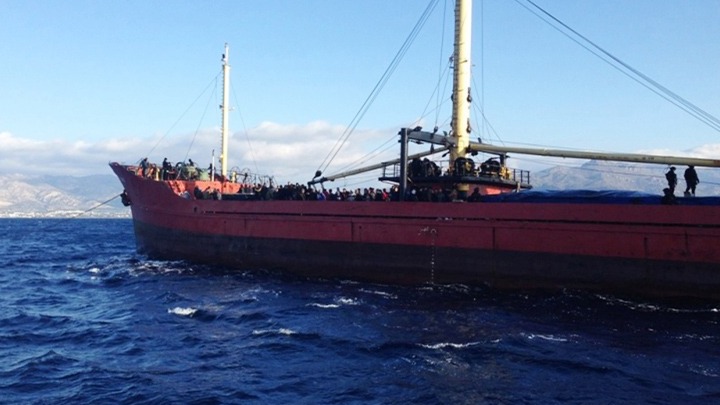 Ιαπωνία: Φορτηγό πλοίο προσάραξε και κυριολεκτικά κόπηκε στα δύο - Διαρροή πετρελαίου στη θάλασσα (pics)