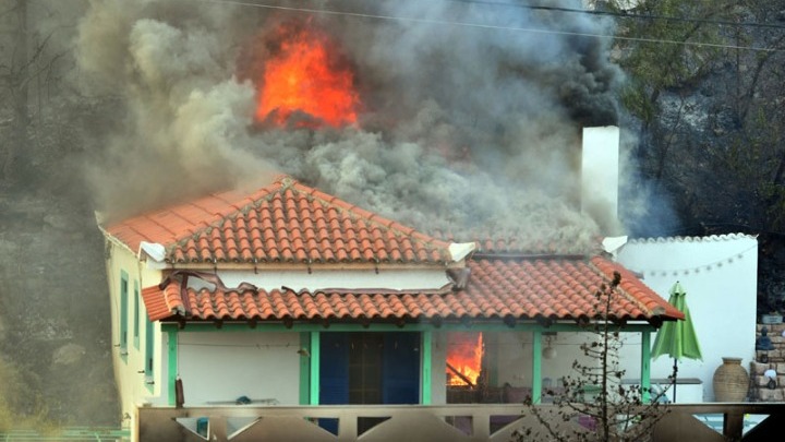 Καλαμάτα: Καλύτερη εικόνα παρουσιάζουν οι πυρκαγιές σε Βασιλίτσι, Βλαχόπουλο και Καστάνια (vid)