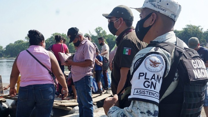 Μεξικό: Επεισόδια μεταξύ Εθνοφρουράς και μεταναστών που ήθελαν να περάσουν στις ΗΠΑ (vids)