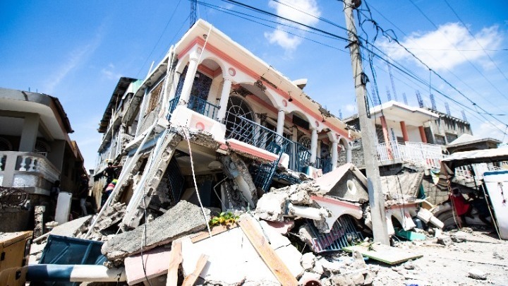 Σεισμός στην Αϊτή: Τους 2.189 έφθασαν οι νεκροί - Ανθρωπιστική βοήθεια €3 εκατ. από την Ε.Ε (vid)
