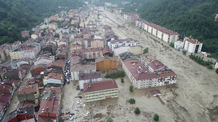 Τουρκία: 9 οι νεκροί από τις πλημμύρες (vid)