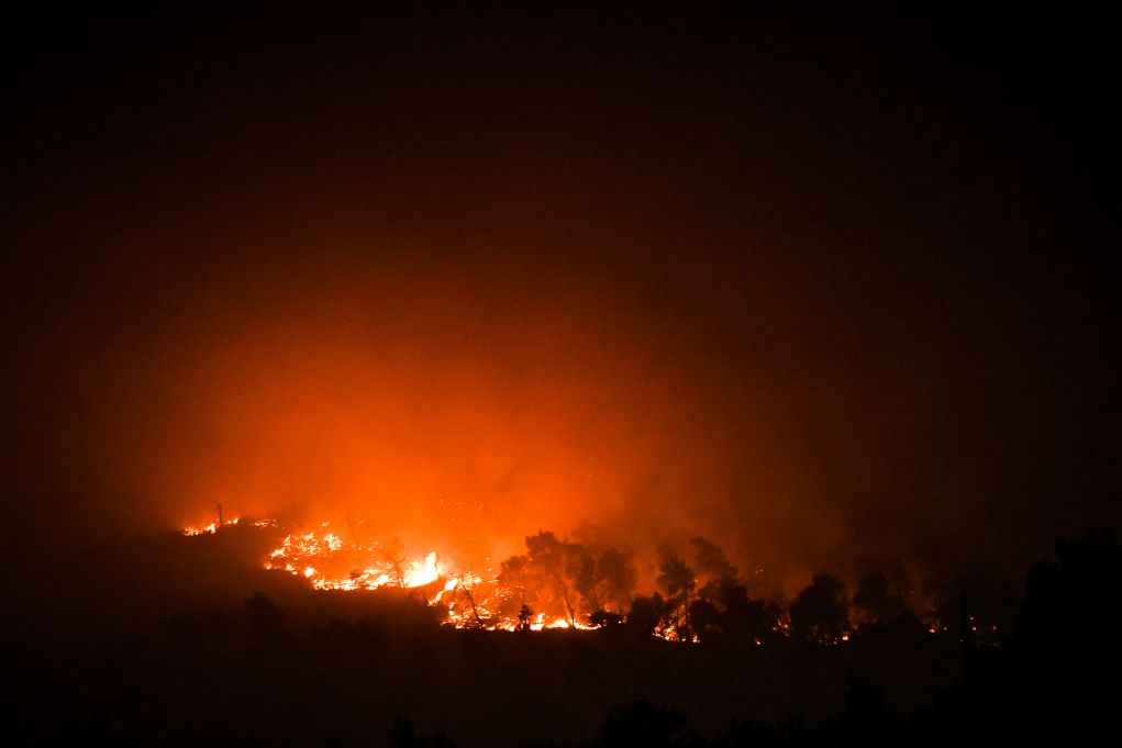 Φωτιά στην Ηλεία: Ολονύχτια μάχη με τις φλόγες
