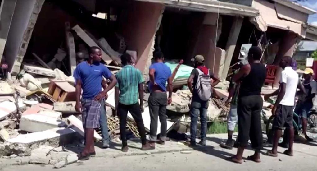 Σεισμός στην Αϊτή: 227 νεκροί μέχρι στιγμής - Συγκλονιστικές εικόνες (pics & vids)