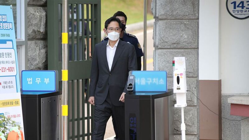 Σήμερα αποφυλακίστηκε ο επικεφαλής της Samsung Jay Y. Lee