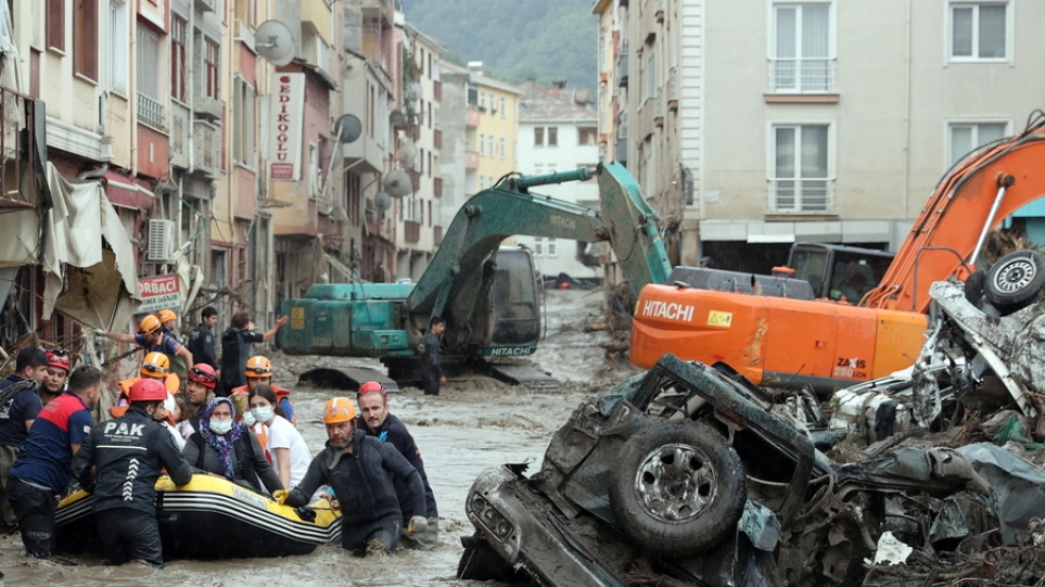 Τουρκία: Αναμένεται να ξεπεράσουν τους 40 οι νεκροί από τις πλημμύρες (pic & vids)