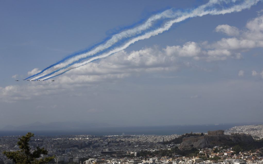 Εντυπωσιάζουν τα Rafale πάνω από την Ακρόπολη - Σχημάτισαν την ελληνική σημαία στον αττικό ουρανό (pics & vids)