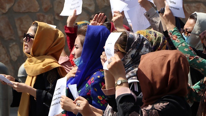 Αφγανιστάν: Επεισόδια σε πορεία για τα δικαιώματα γυναικών - Δείτε βίντεο από τα επεισόδια