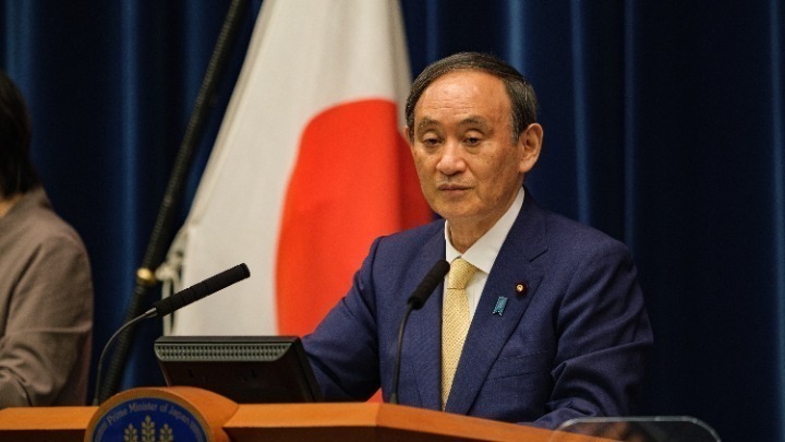 Ιαπωνία: Ο πρωθυπουργός Γ. Σούγκα ανακοινώνει απρόσμενα πως θα εγκαταλείψει την εξουσία