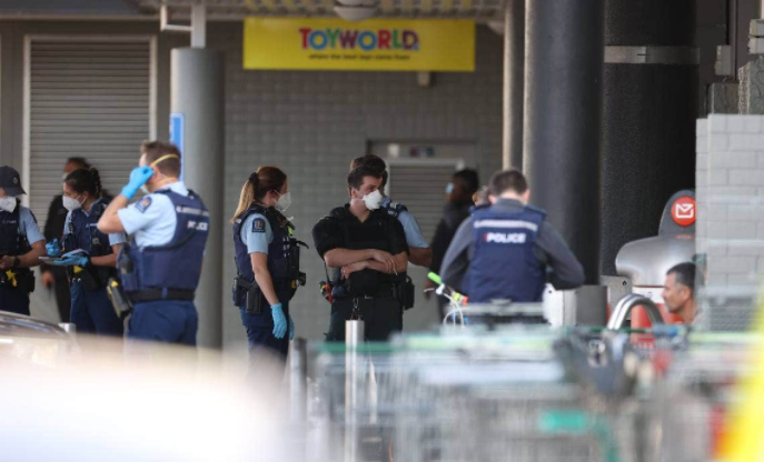 Multiple shoppers stabbed at Countdown New Lynn, Auckland, man shot dead by police