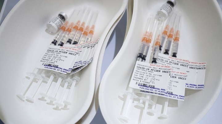 ΗΠΑ: Πέταξε τουλάχιστον 15 εκατ. δόσεις εμβολίων τον Μάρτιο