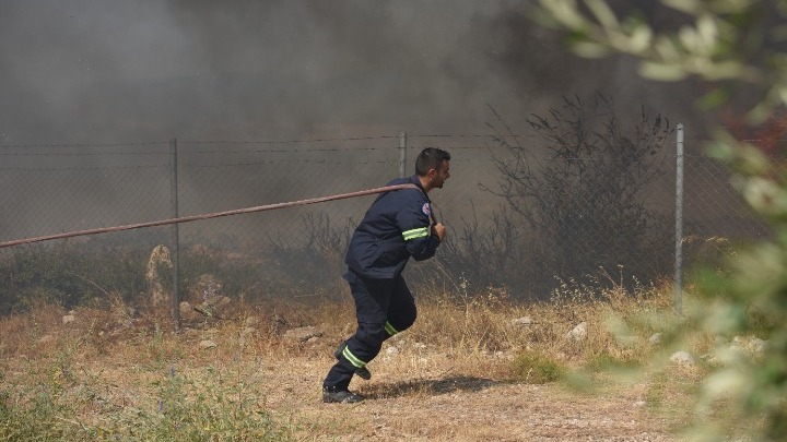 Φωτιά στον Άγιο Νικόλαο Κρήτης - Αισιόδοξοι οι πυροσβέστες
